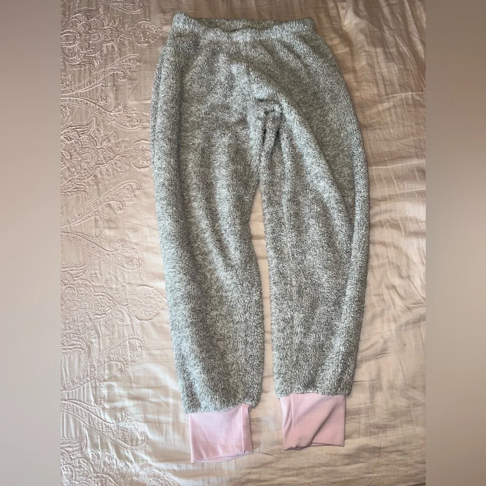Francesca’s Cozy Fuzzy Pajama Lounge Set Grey Pink Pom Pom Hoodie Size M/S